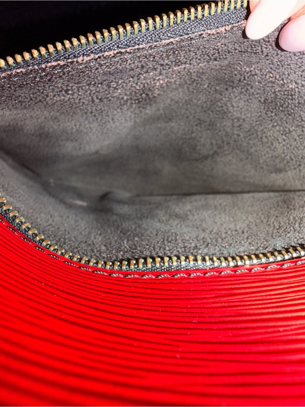 Louis Vuitton Saint Cloud GM Red Epi Leather Crossbody Adjustable Shoulder Strap - Picture 9 of 10